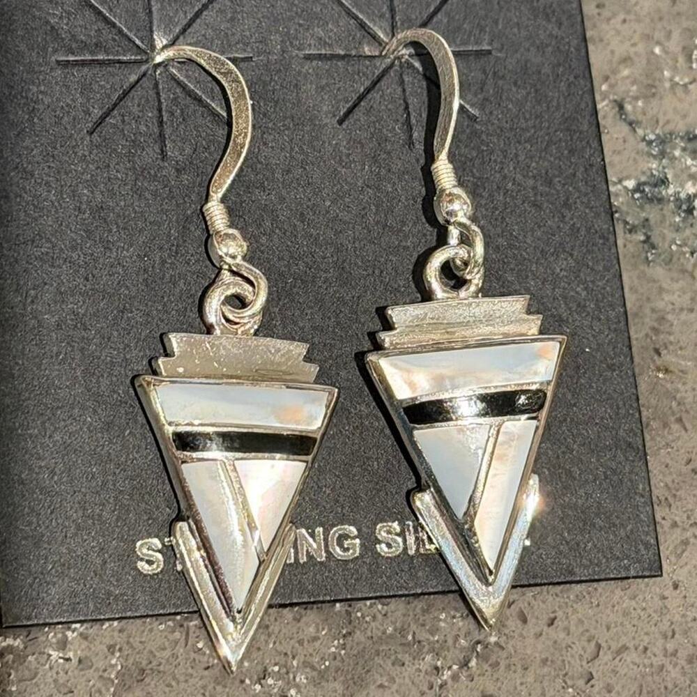 Sterling Silver MOP and Black Onyx Inlay Arrowhead earrings Southwestern Style